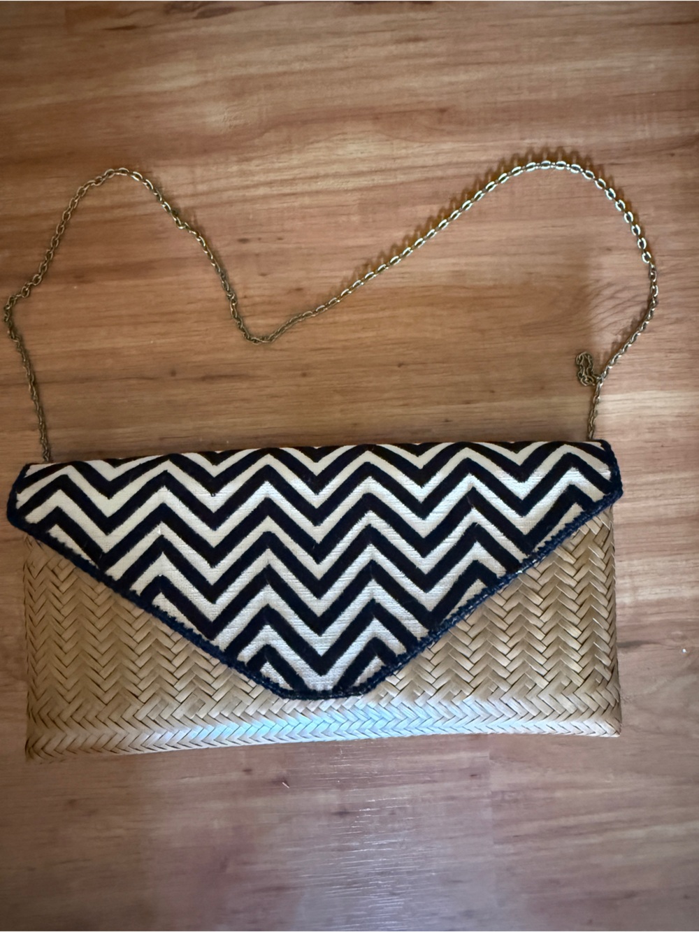 Woven Straw Chevron Flap Crossbody Clutch - Black & Natural